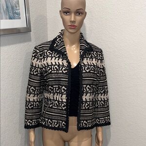 Vintage-Carlisle-Women's Black and Cream Patterned Jacket